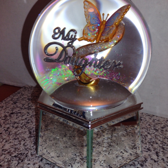 Mirrored Musical Glitter Globe For Daughter - Picture 6 of 15